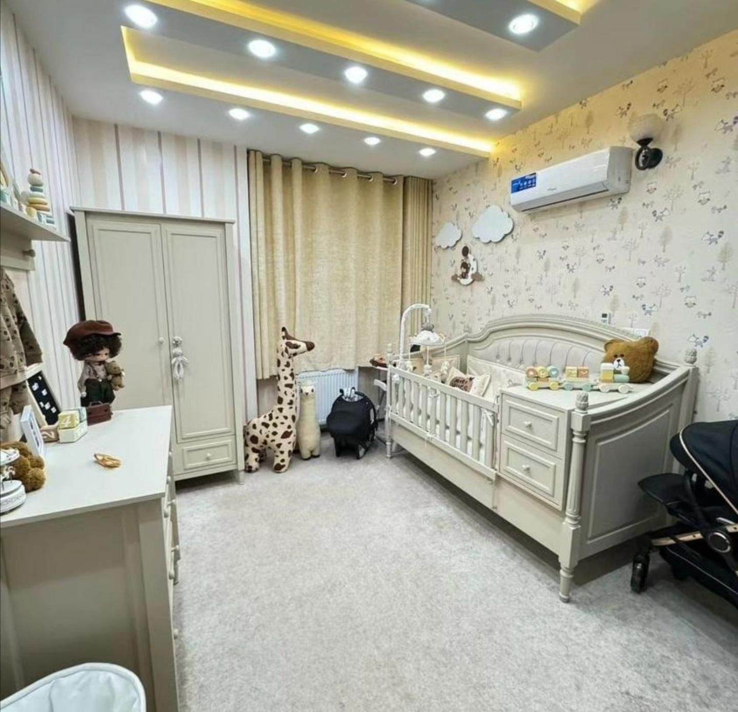 سرویس خواب چوب کودک سیسمونی مدل رمانتیک|تخت و سرویس خواب|کرج, حصارک بالا|دیوار