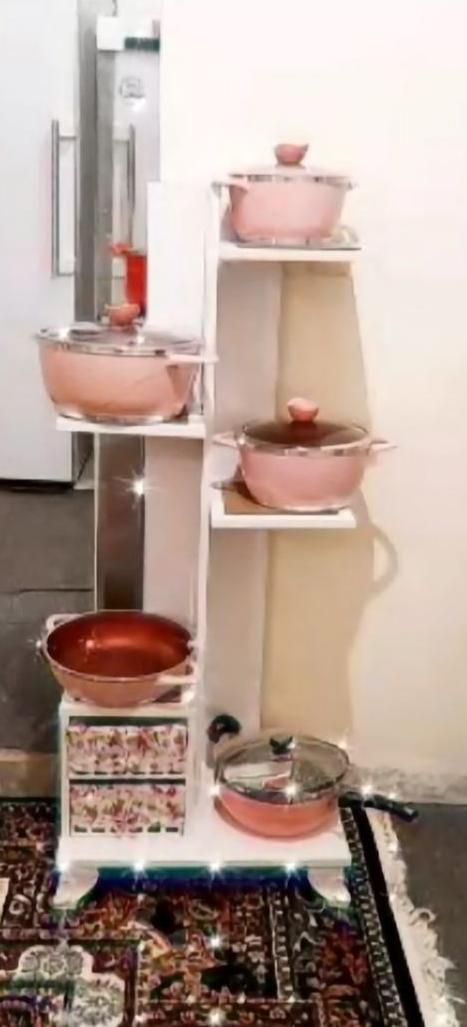 پایه قابلمه یا پایه گل|آب‌چکان و نظم‌دهنده ظروف|تبریز, |دیوار