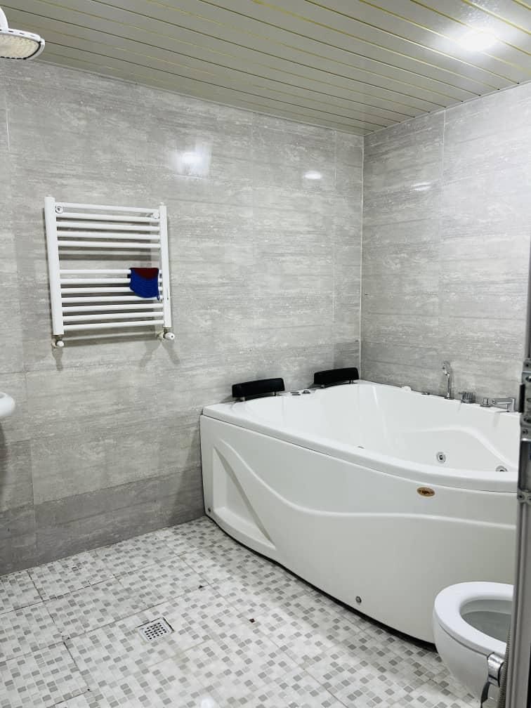 سوئیت ۲خوابه با وان جکوزی|اجارهٔ کوتاهمدت آپارتمان و سوئیت|بندر انزلی, معلم|دیوار