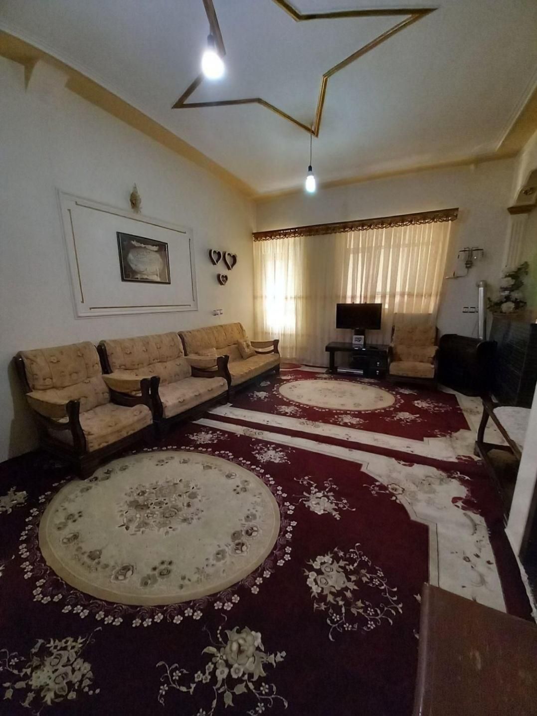 خانه ویلاییدر مرکز شهر خلخال همکف حیاط دار|اجارهٔ کوتاهمدت آپارتمان و سوئیت|خلخال, |دیوار