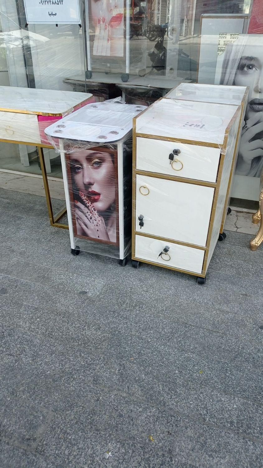 تخت دو تیکه. طلایی|آرایشگاه و سالنهای زیبایی|قم, بلوار امین و ساحلی|دیوار