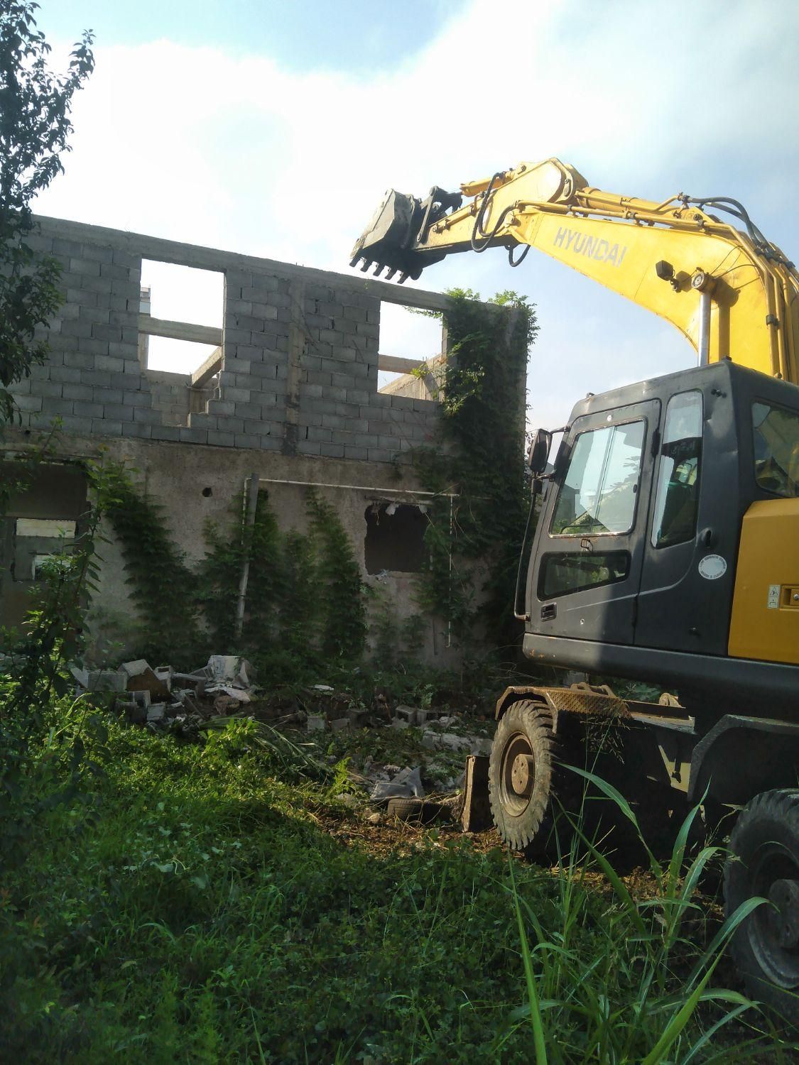 تخریب ساختمان های کلنگی و گودبرداری درکمترین زمان|خدمات پیشه و مهارت|رشت, استقامت ۱|دیوار