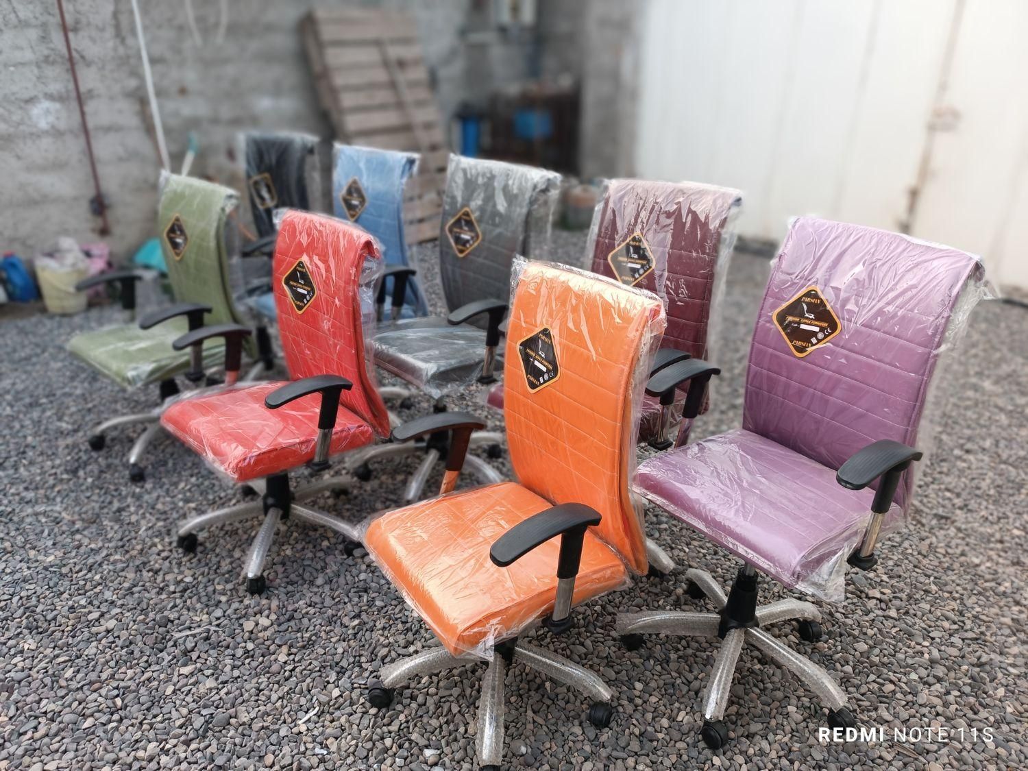 صندلی کارمندی کرکره|صندلی و نیمکت|رشت, معلم|دیوار