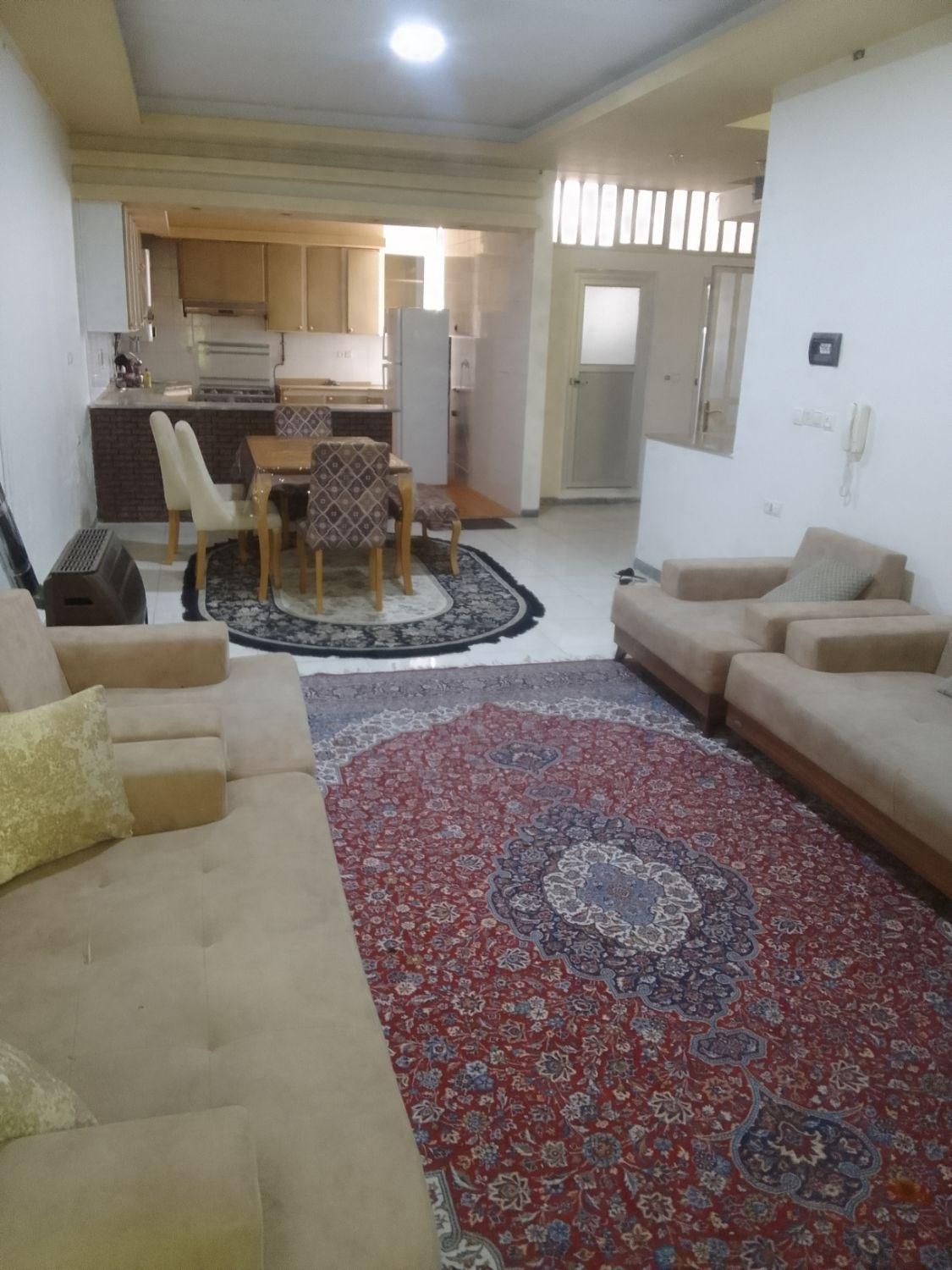 خانه مسافر ومنزل مبله|اجارهٔ کوتاه‌مدت آپارتمان و سوئیت|شیراز, آزادگان|دیوار