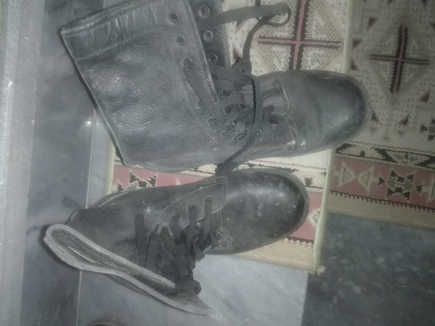 فروشبوتین  سایز 42 با کارکرد کم ودر حد نو وسالم|کفش و لباس بچه|ارومیه, |دیوار