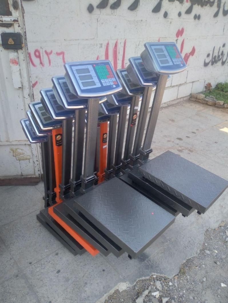 باسکول ۳۰۰کیلو و ۱۵۰ کیلو ترازو وزن کش گرم نفر کش|فروشگاه و مغازه|فسا, |دیوار