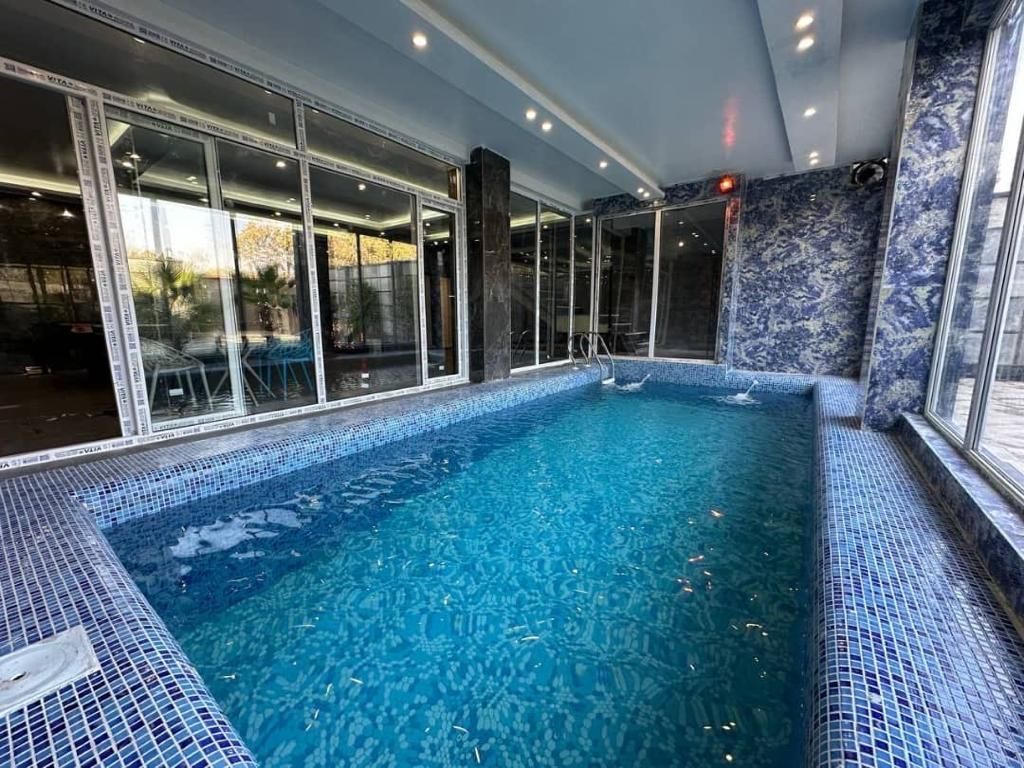 اجاره باغ سرپوشیده آبگرم|اجارهٔ کوتاهمدت ویلا و باغ|تهران, چیتگر جنوبی|دیوار