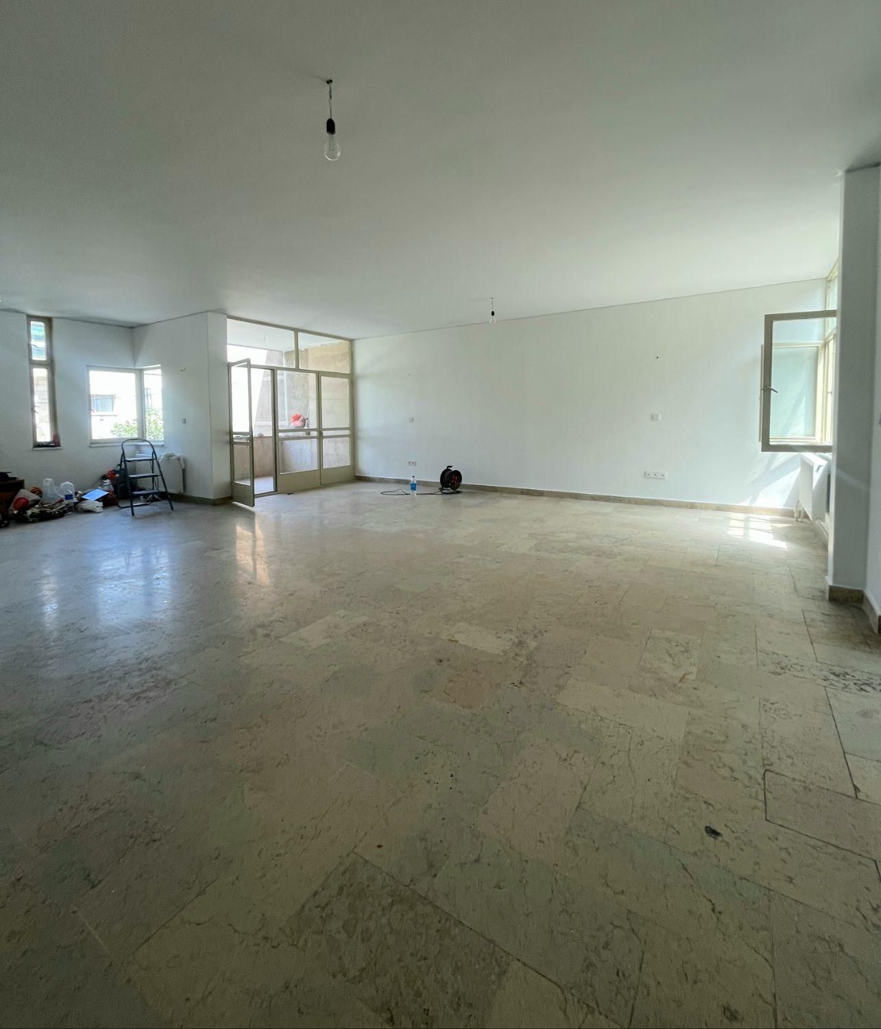 ۳۰۰ متر تک واحدی پاسداران / قابل تبدیل