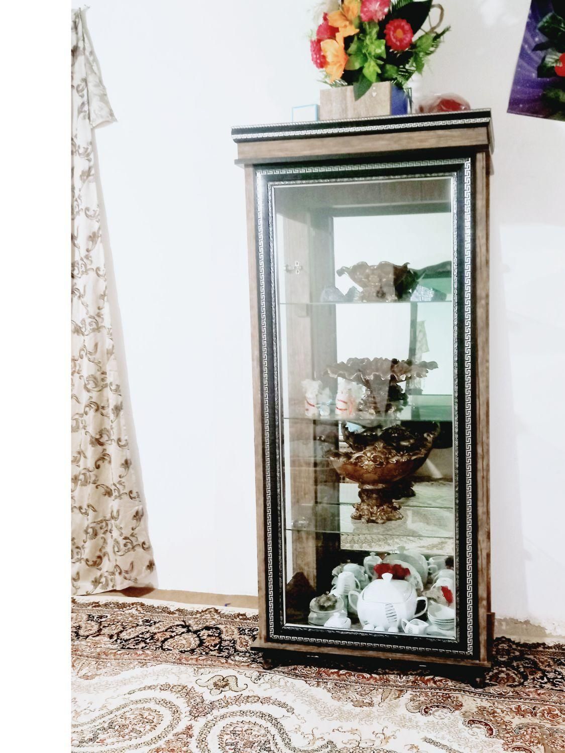 گنجه نو و تمیز با قیمت مناسب|بوفه، ویترین، کنسول|چناران, |دیوار