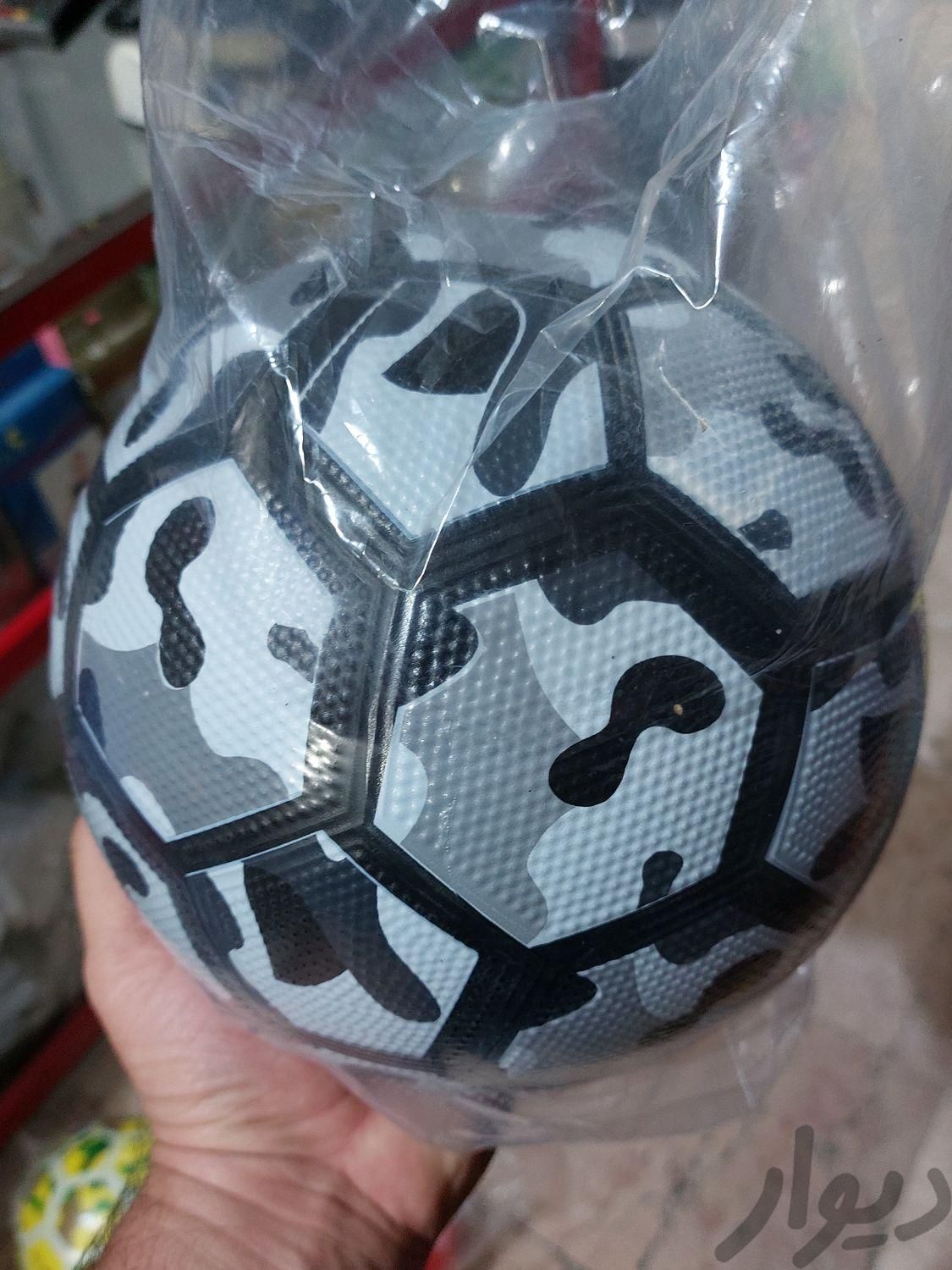 فروش انواع توپ والیبال فوتبال پرسی دوختی چسبی|ورزش‌های توپی|تهران, تهرانپارس شرقی|دیوار