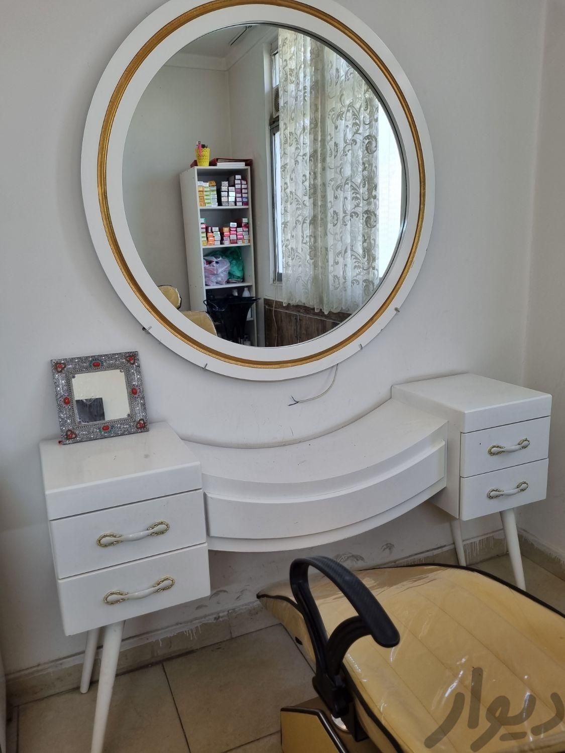 آینه آرایشگاهی|آرایشگاه و سالن‌های زیبایی|قزوین, |دیوار
