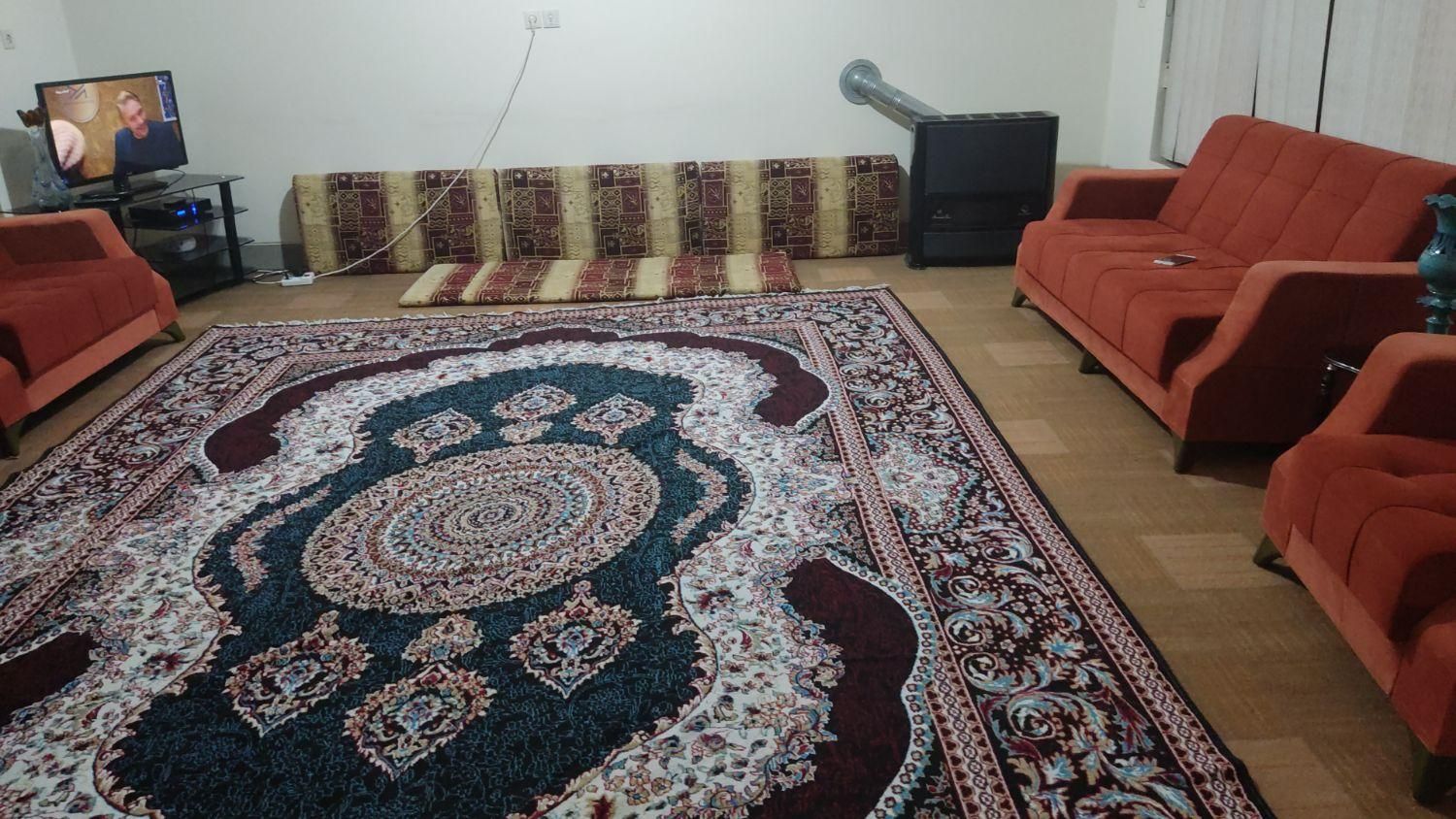 منزلی.با امکانات. نزدیک ب ارامگاه حافظ|اجارهٔ کوتاه‌مدت آپارتمان و سوئیت|شیراز, نیستان|دیوار