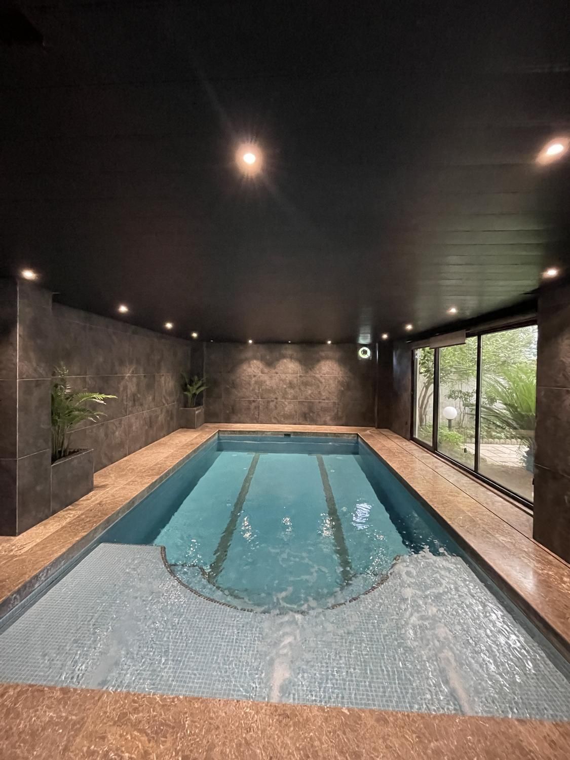 اجاره کوتاه مدت ۲خوابه استخردار مدرن(DBL)|اجارهٔ کوتاه‌مدت آپارتمان و سوئیت|رامسر, |دیوار