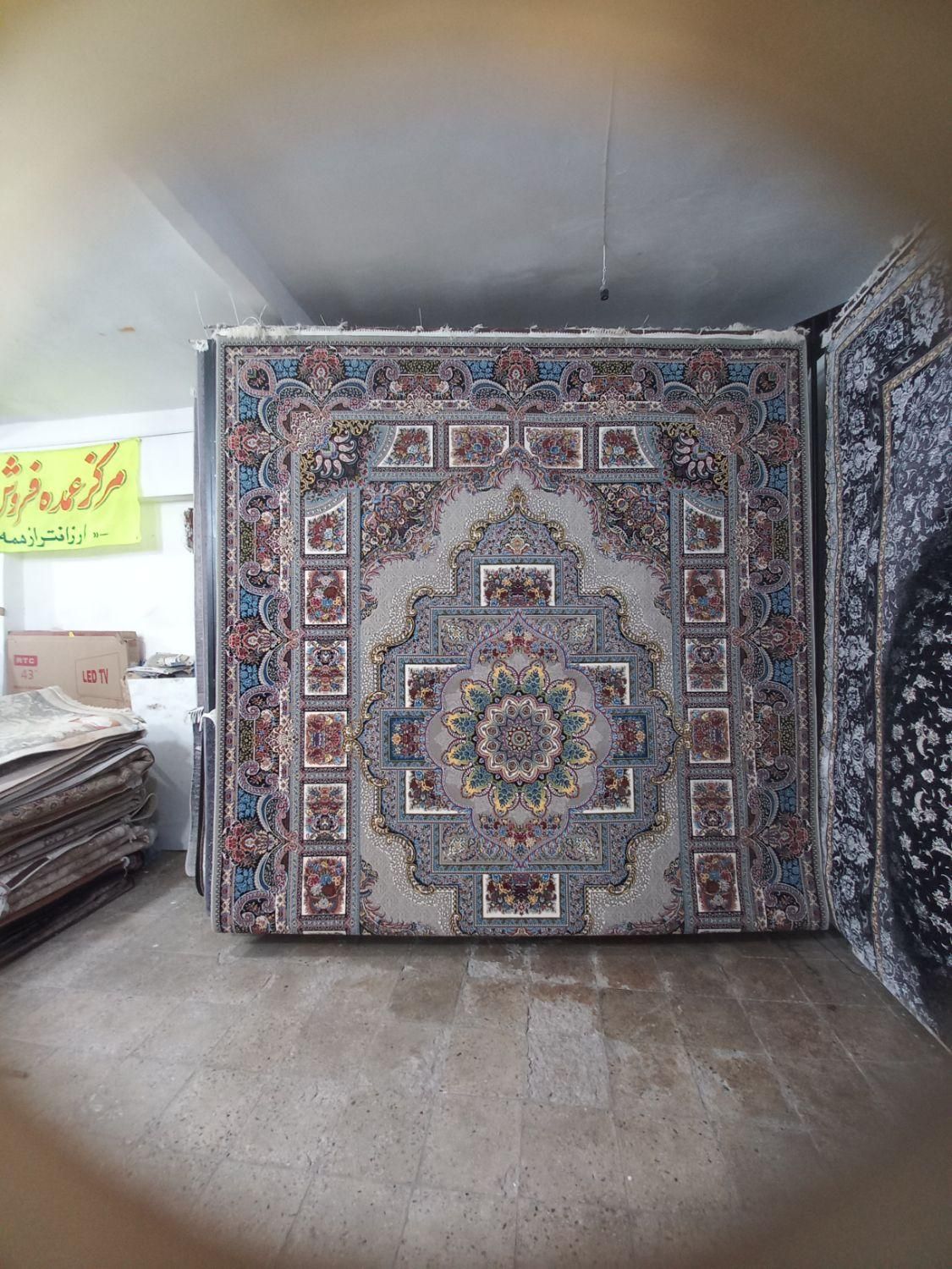 فرش یک نفر فرشها رادر جام جم بفروش میرساند|فرش|زاهدان, |دیوار