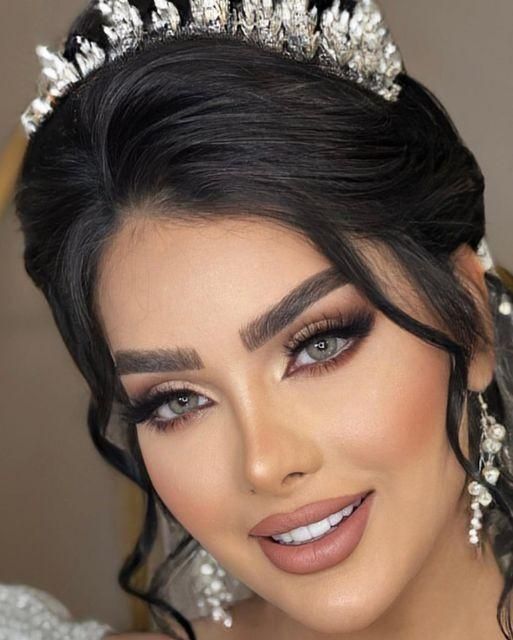 میکاپ و شنیون تخصصی عروس و محفلی|خدمات آرایشگری و زیبایی|اصفهان, رزمندگان|دیوار