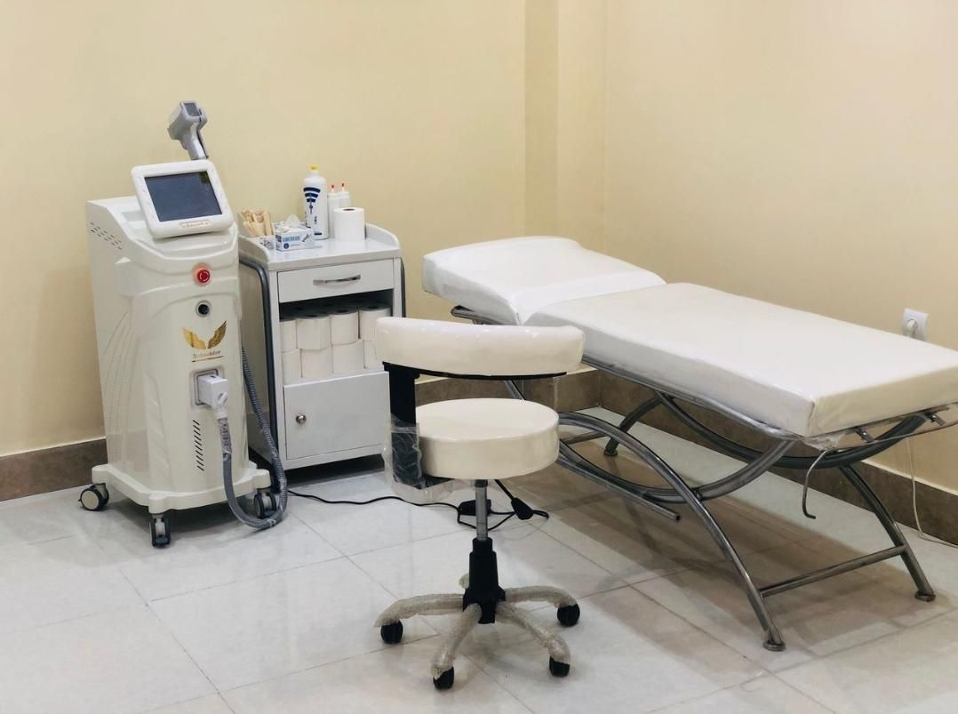 تخت لیزر مدل پایه هلالی طرح ماساژ و معاینه|آرایشی، بهداشتی، درمانی|تهران, صادقیه|دیوار