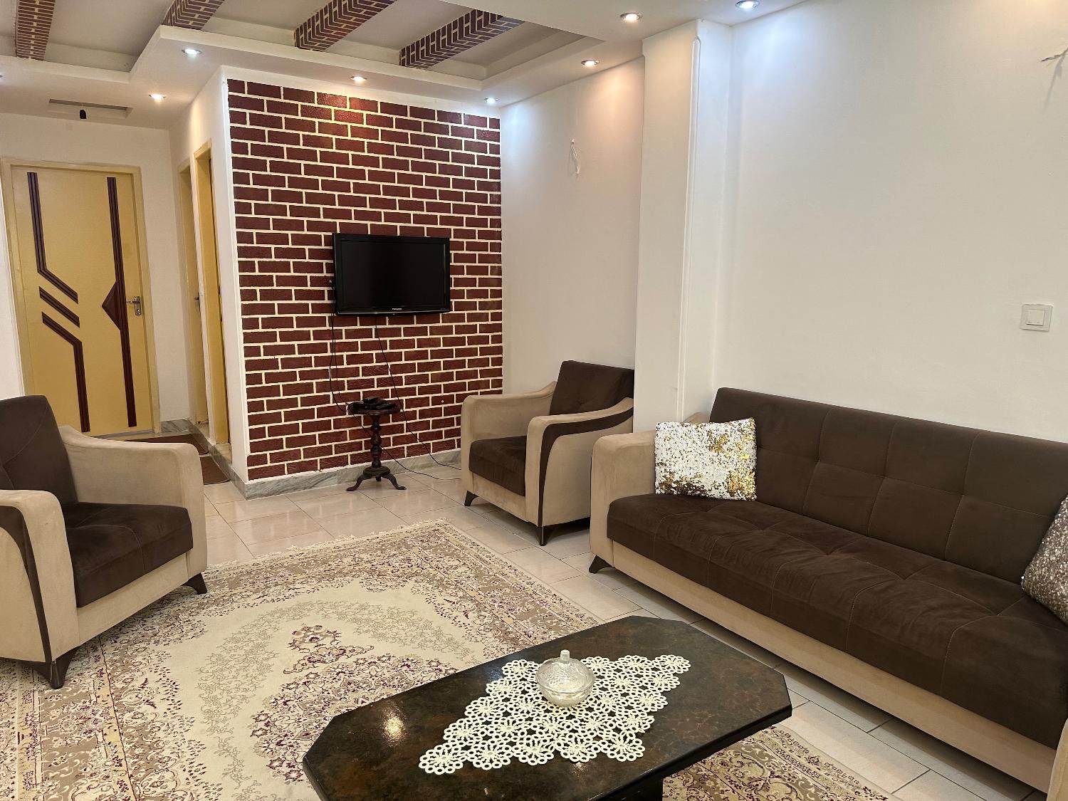 اجاره آپارتمان مبله در مرکز شهر با پارکینگ|اجارهٔ کوتاه‌مدت آپارتمان و سوئیت|رشت, منظریه|دیوار