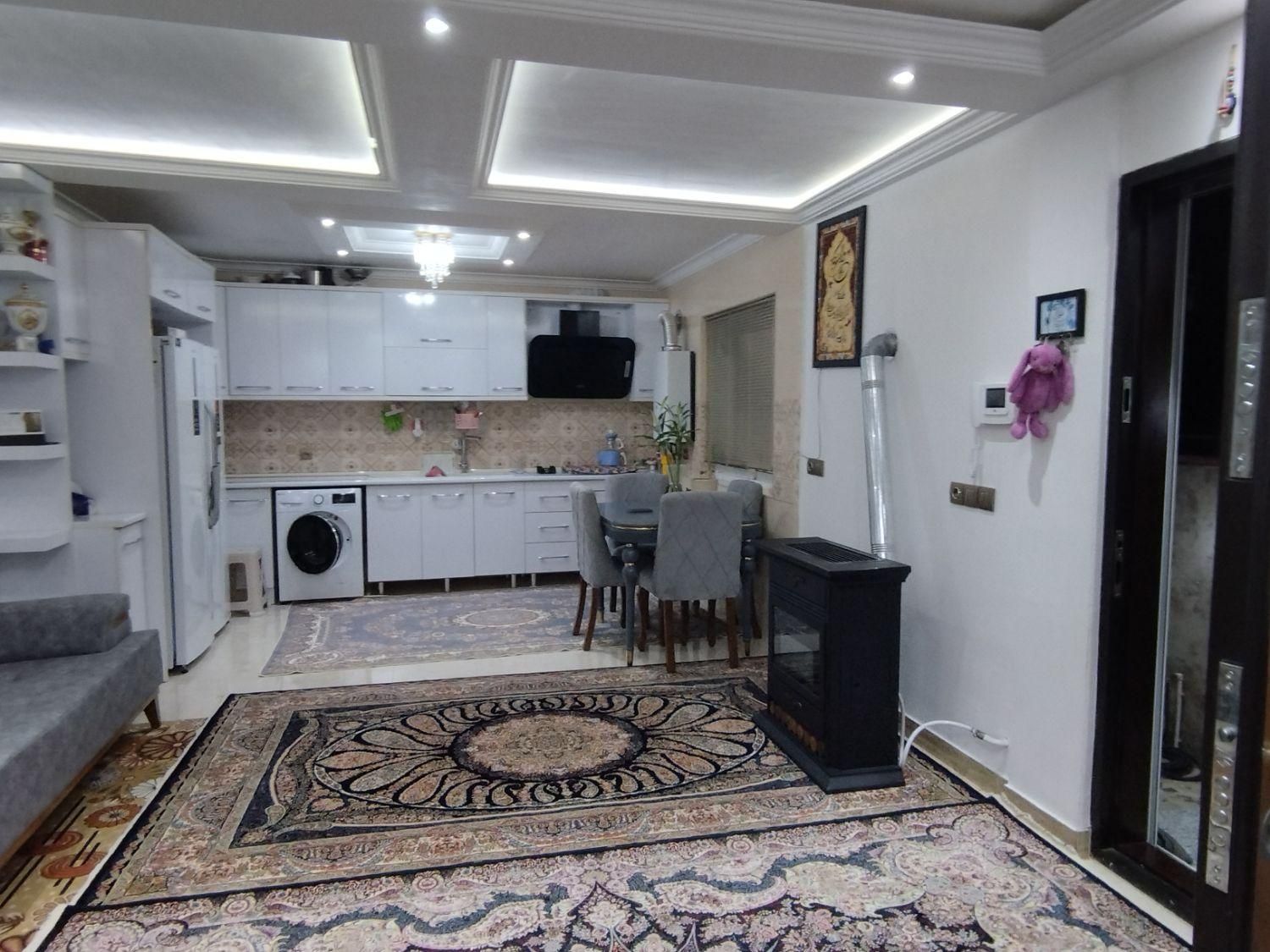 فروش خانه ویلایی ورودی مستقل 200متر|فروش خانه و ویلا|رضوانشهر, |دیوار