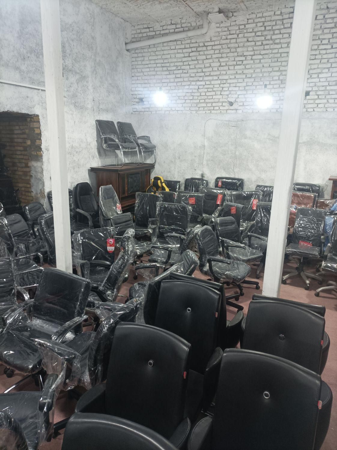 میز صندلی اداری استوک درح|مبلمان اداری|مشهد, طلاب|دیوار