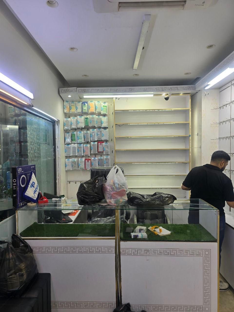 دکور موبایل فروشی|فروشگاه و مغازه|قم, آزادگان|دیوار