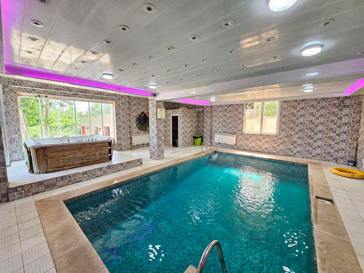 ویلا استخردار vip سه خوابه 1200 متر|اجارهٔ کوتاه‌مدت ویلا و باغ|بندر انزلی, قلم گوده|دیوار