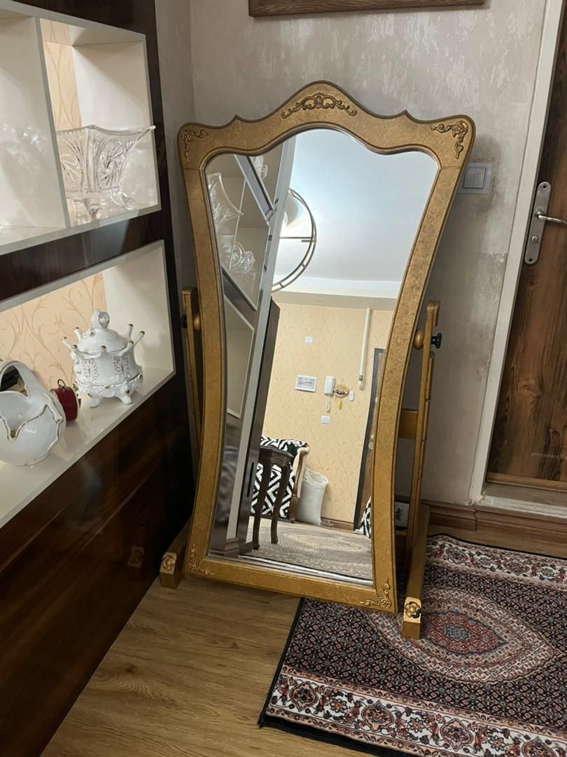 اینه ایستاده|آینه|تبریز, |دیوار