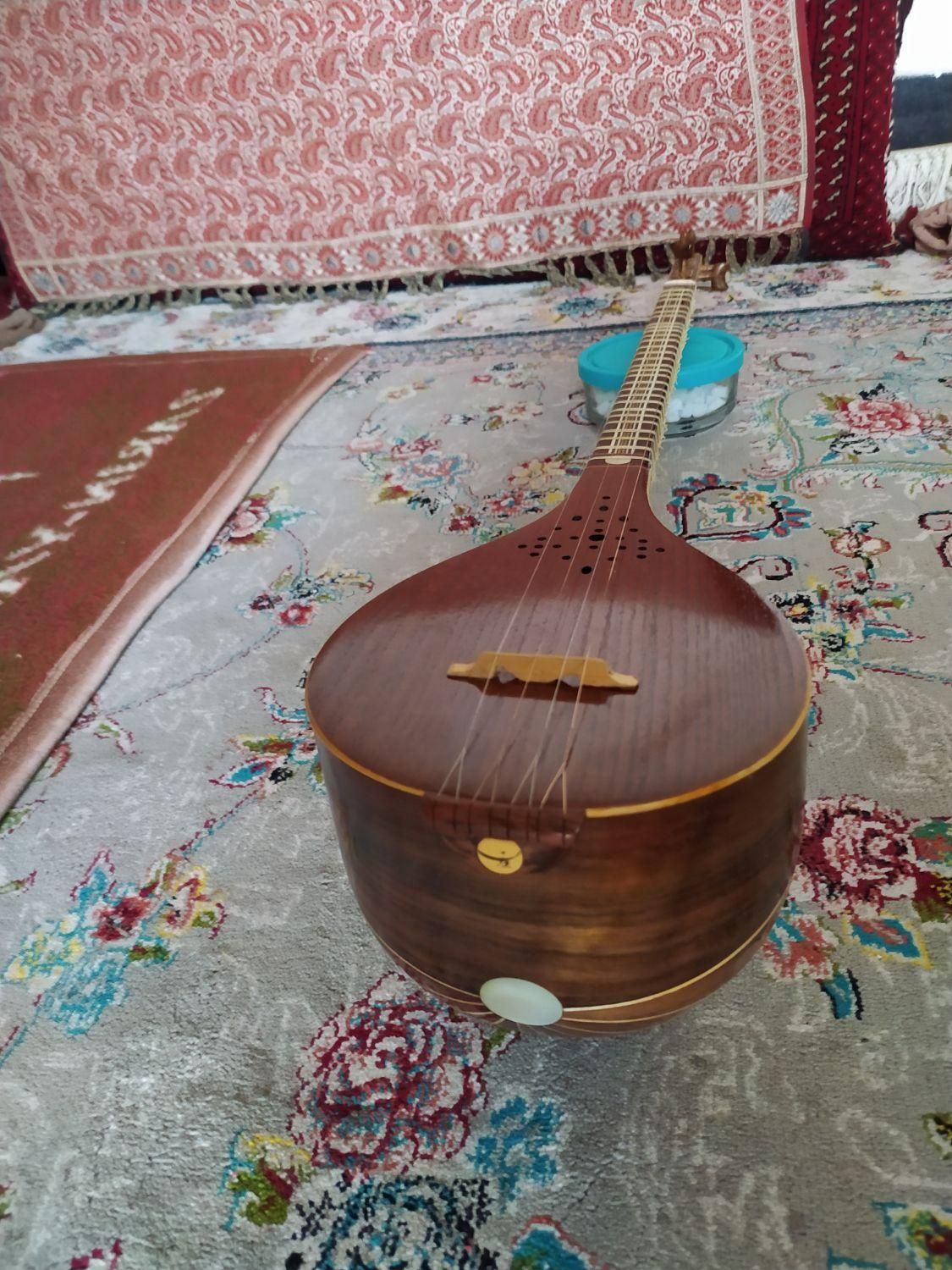 سه تار حرفه ای خوش صدا، زیبا، راست و چپ استاد روان|سازهای سنتی|خرم‌آباد, |دیوار