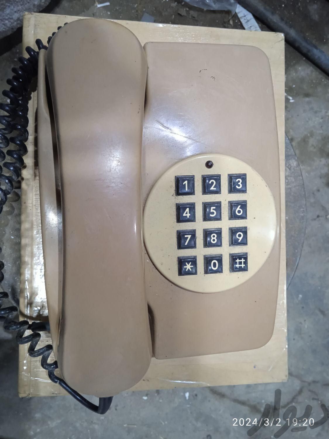 فروش دو عدد تلفن قدیمی و آنتیک|تلفن رومیزی|آستانه اشرفیه, |دیوار