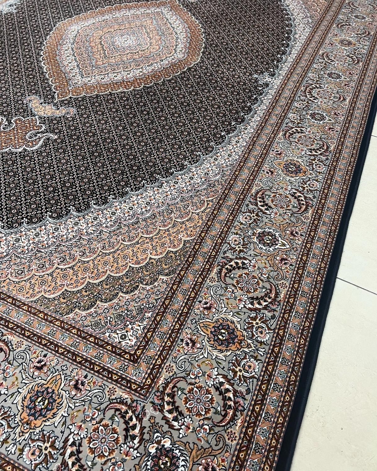 فرش نادر ۶ متر ماهی ۱۲۰۰ شانه (نقد و اقساط )|فرش|تبریز, |دیوار