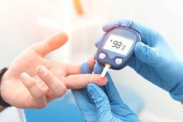 خدمات تخصصی پرستاری در منزل و محل کار شما|خدمات آرایشگری و زیبایی|اصفهان, باغ زرشک|دیوار