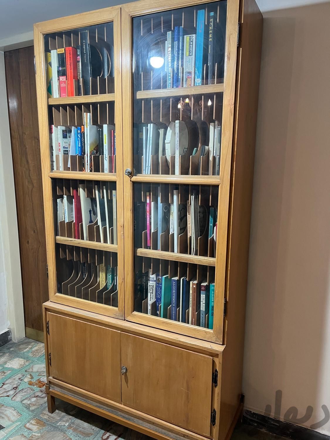 کتابخانه چوبی|کتابخانه، شلف و قفسه‌های دیواری|شیراز, ملاصدرا|دیوار