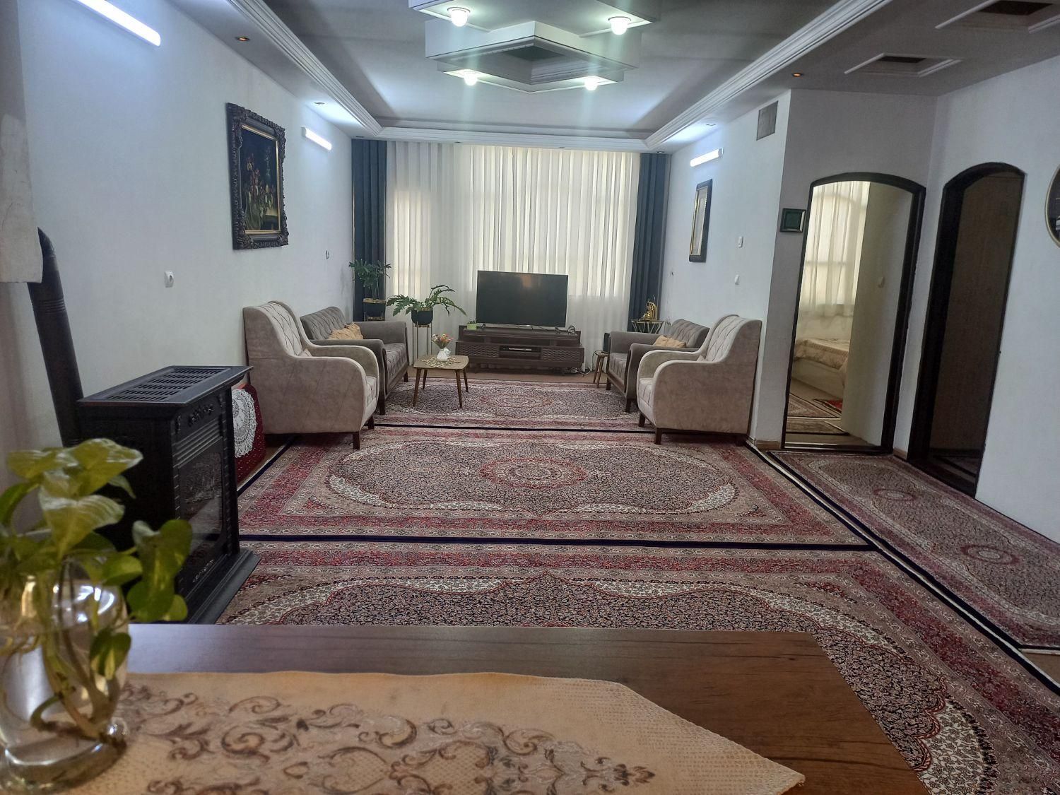اجاره کوتاه مدت منزل دربست بسیار تمیز با پارکینگ|اجارهٔ کوتاه‌مدت آپارتمان و سوئیت|مشهد, شهید آوینی|دیوار