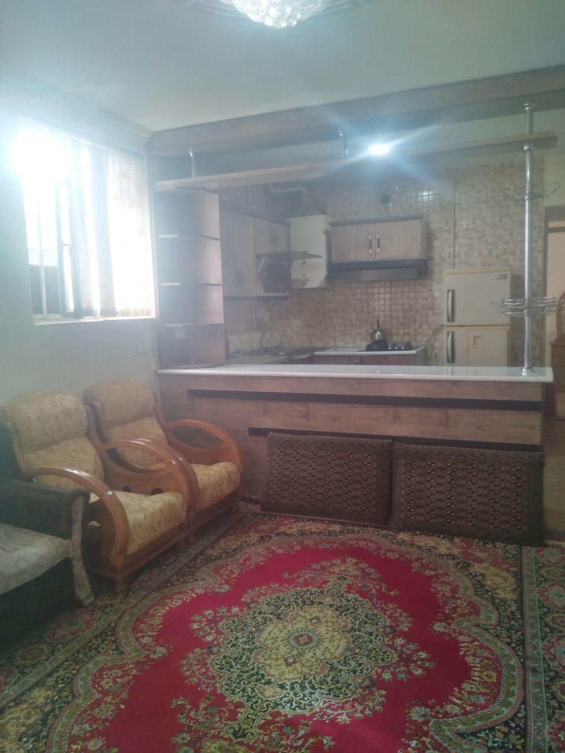 منزل مبله شیک و تمیز(نزدیک مرکز شهر )|اجارهٔ کوتاه‌مدت آپارتمان و سوئیت|شیراز, آزادگان|دیوار