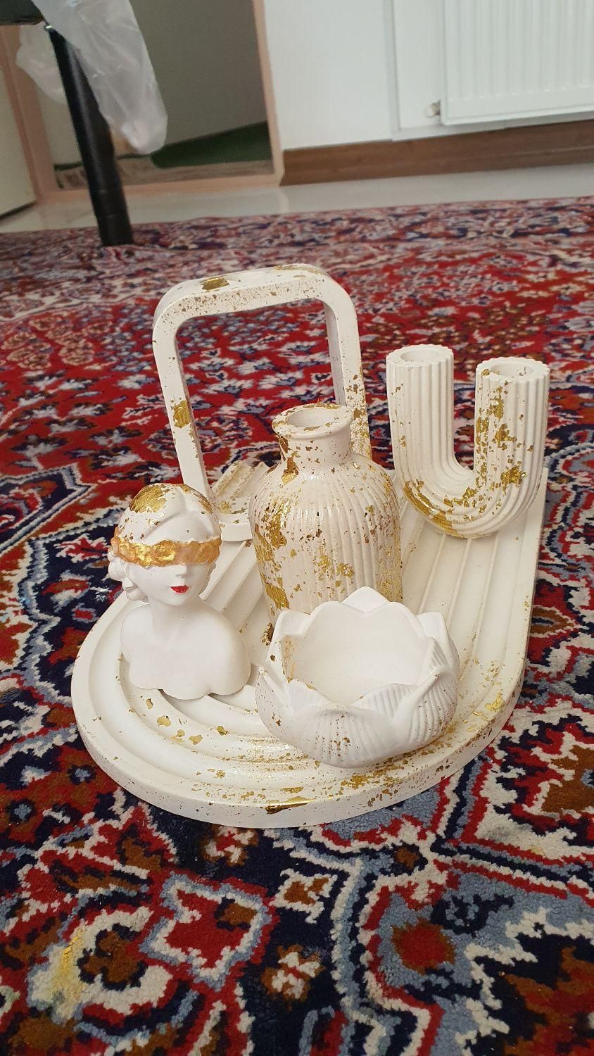 مجسمه تزئینی دختر و سینی رنگین‌کمان|مجسمه، تندیس، ماکت|سبزوار, |دیوار