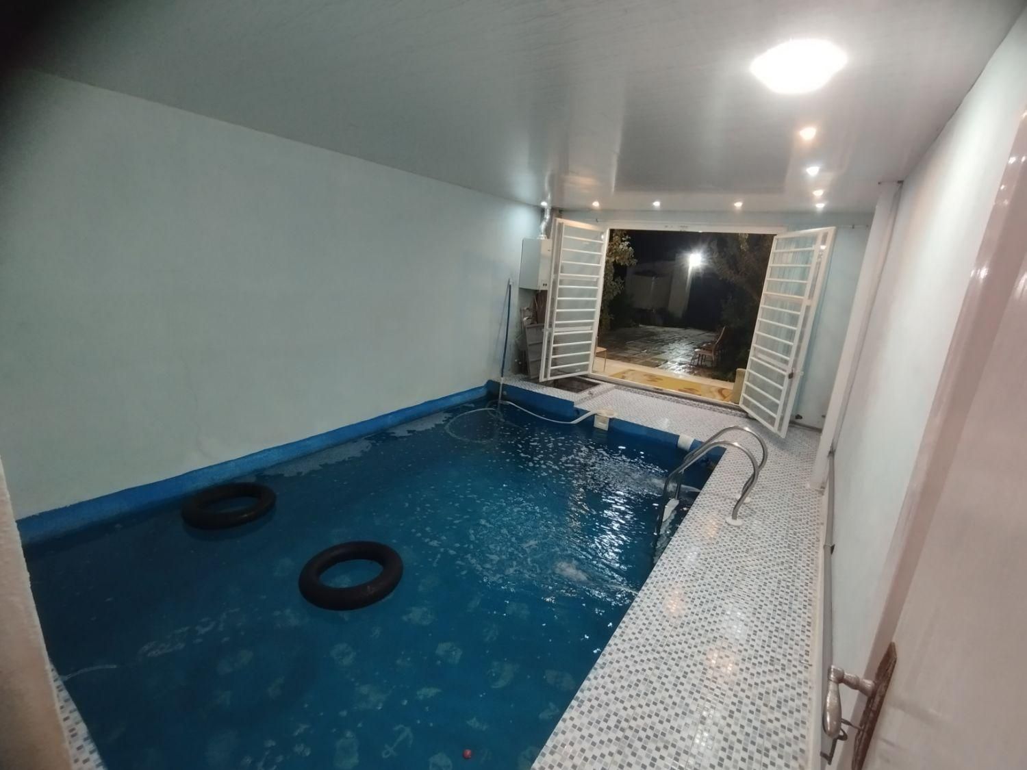 ویلا سوییت باغ ویلا استخر اب گرم کوتاه مدت روزانه|اجارهٔ کوتاهمدت ویلا و باغ|چهارباغ, |دیوار