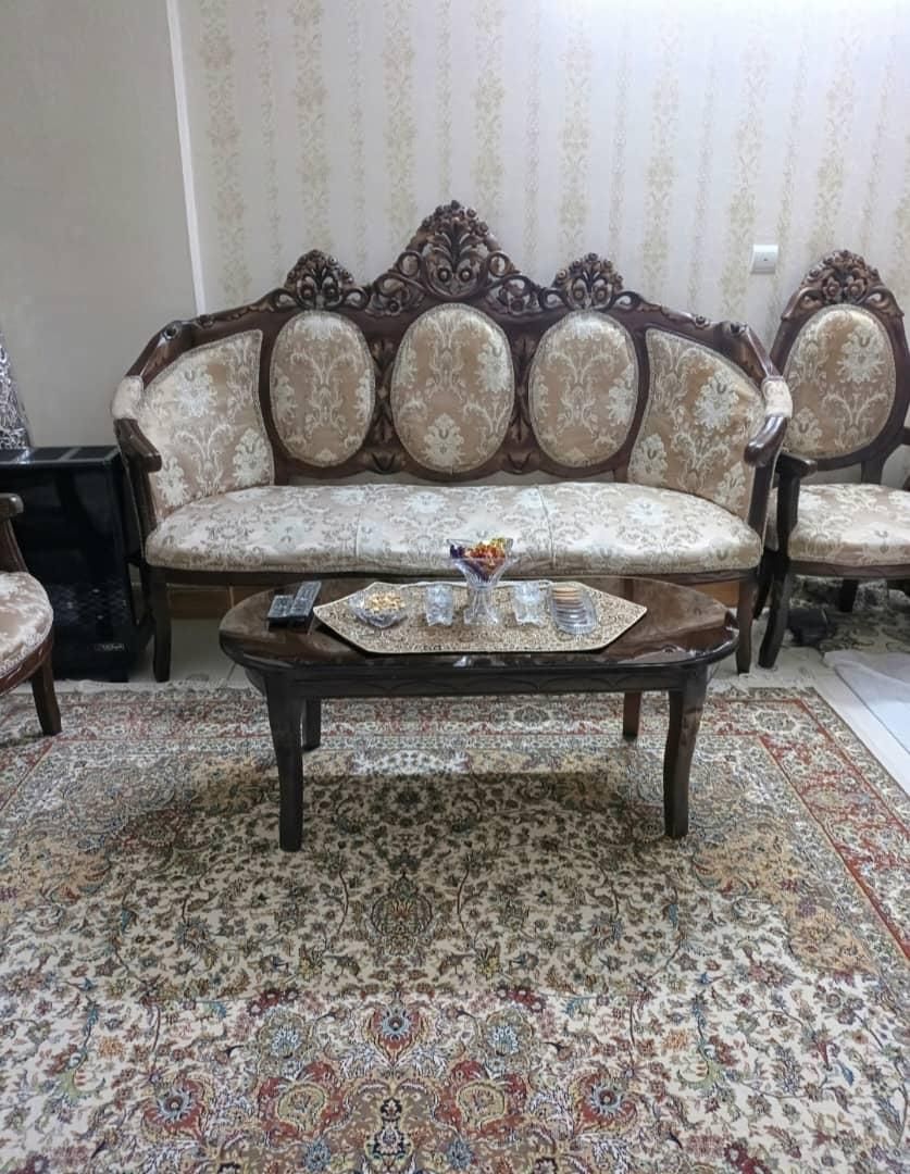 مبل فرهی چوب گردو و میزناهارخوری|مبلمان خانگی و میز عسلی|کرج, فاز ۴ مهرشهر|دیوار