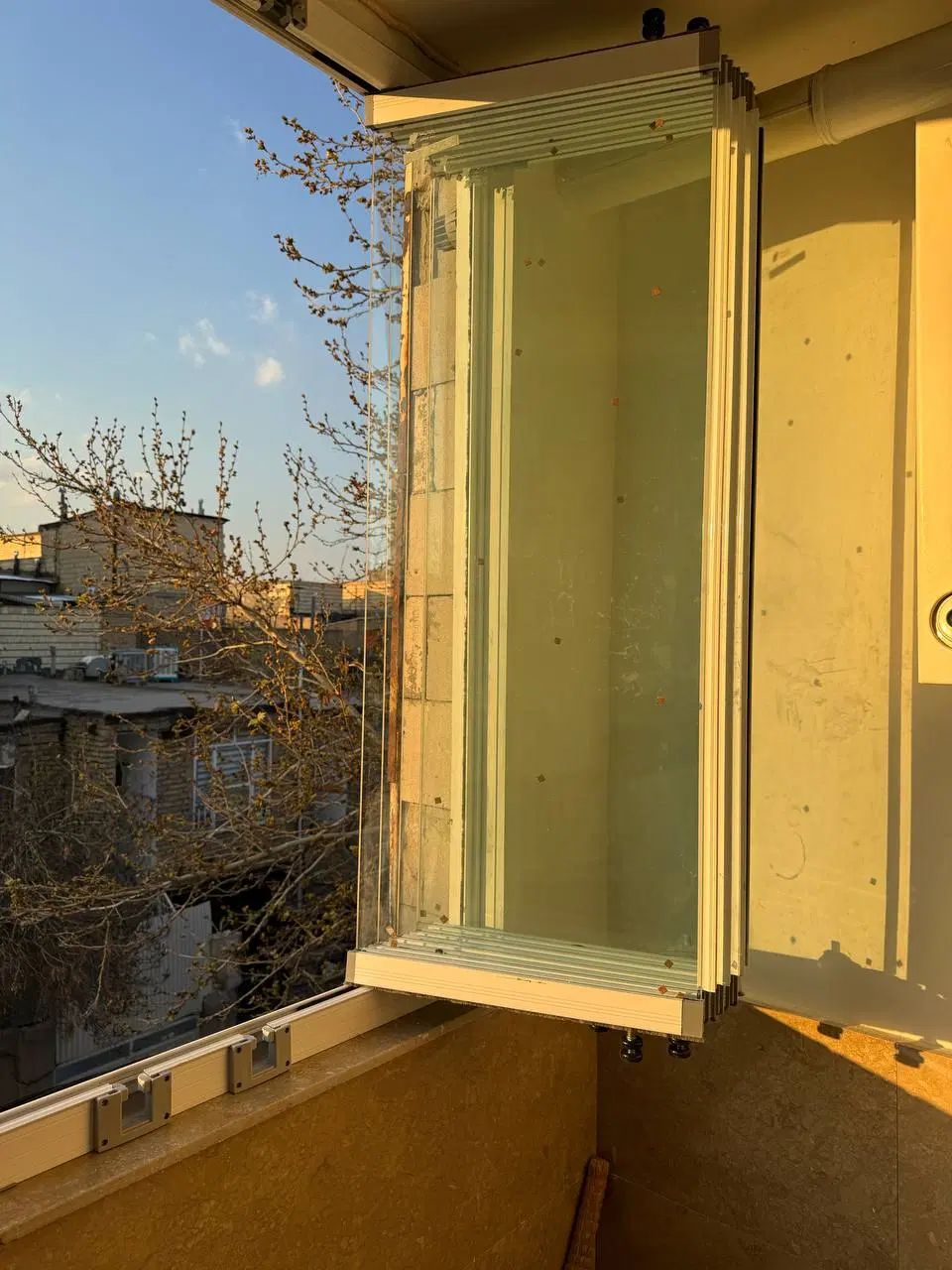 پنجره شیشه‌ای شیک و کاربردی و قیمت مناسب|مصالح و تجهیزات ساختمان|مشهد, جاهد شهر|دیوار