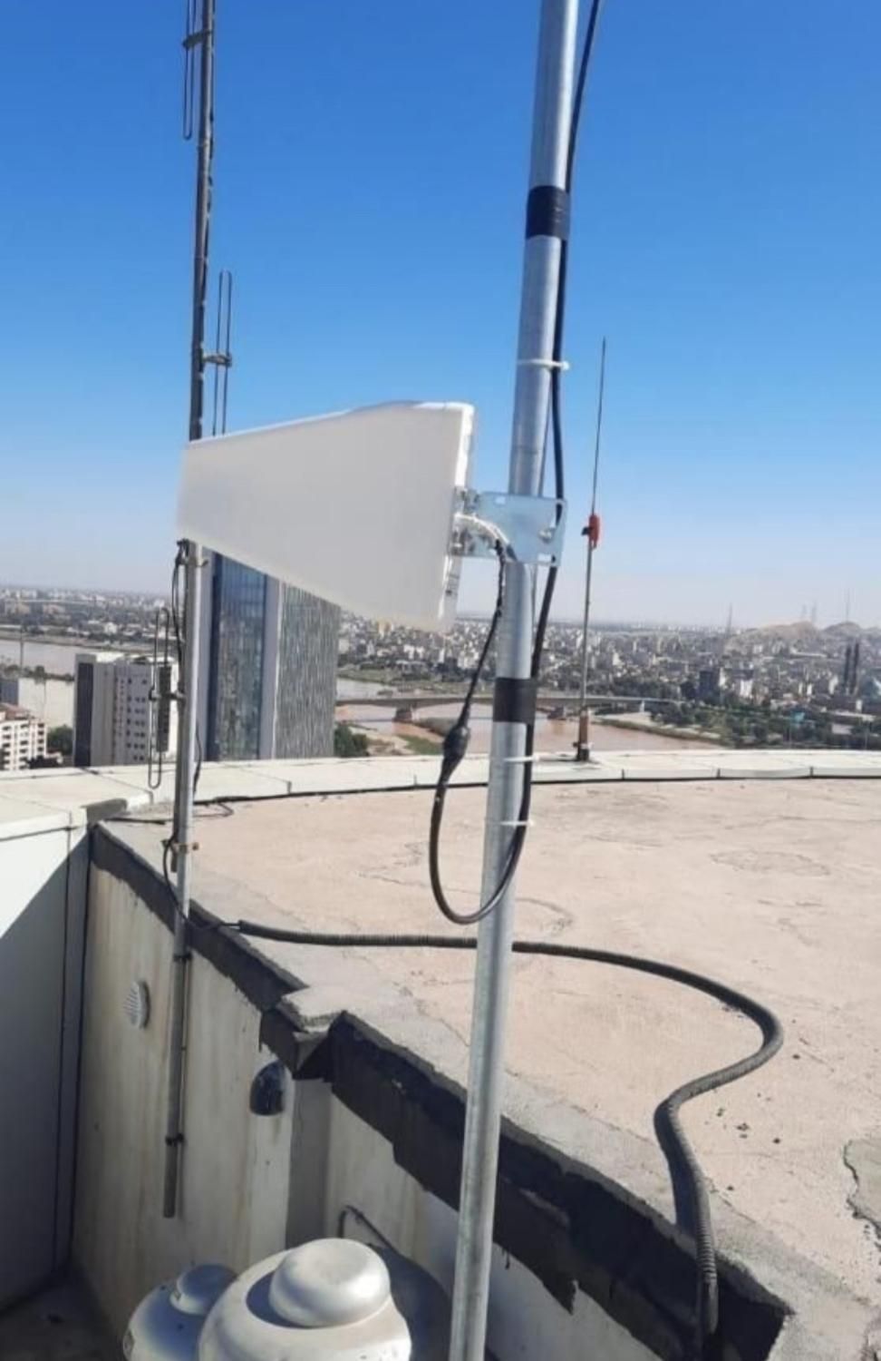 دستگاه تقویت کننده۴ باند آنتن موبایل با ساپورت4G|مودم و تجهیزات شبکه|تهران, جمهوری|دیوار