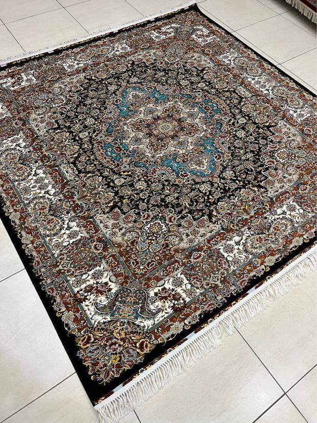 فرش مربع و دایره ( اولیا ، سالاری، ماهی)|فرش|تبریز, |دیوار