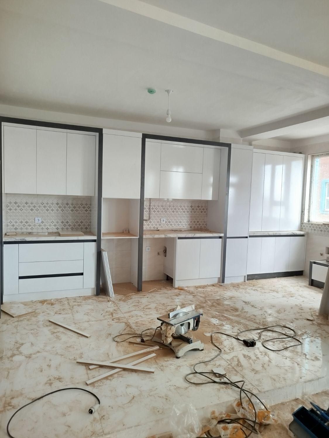 نصاب کابینت دست دوم .پارکت .قرنیز .کمد|خدمات پیشه و مهارت|اردبیل, |دیوار
