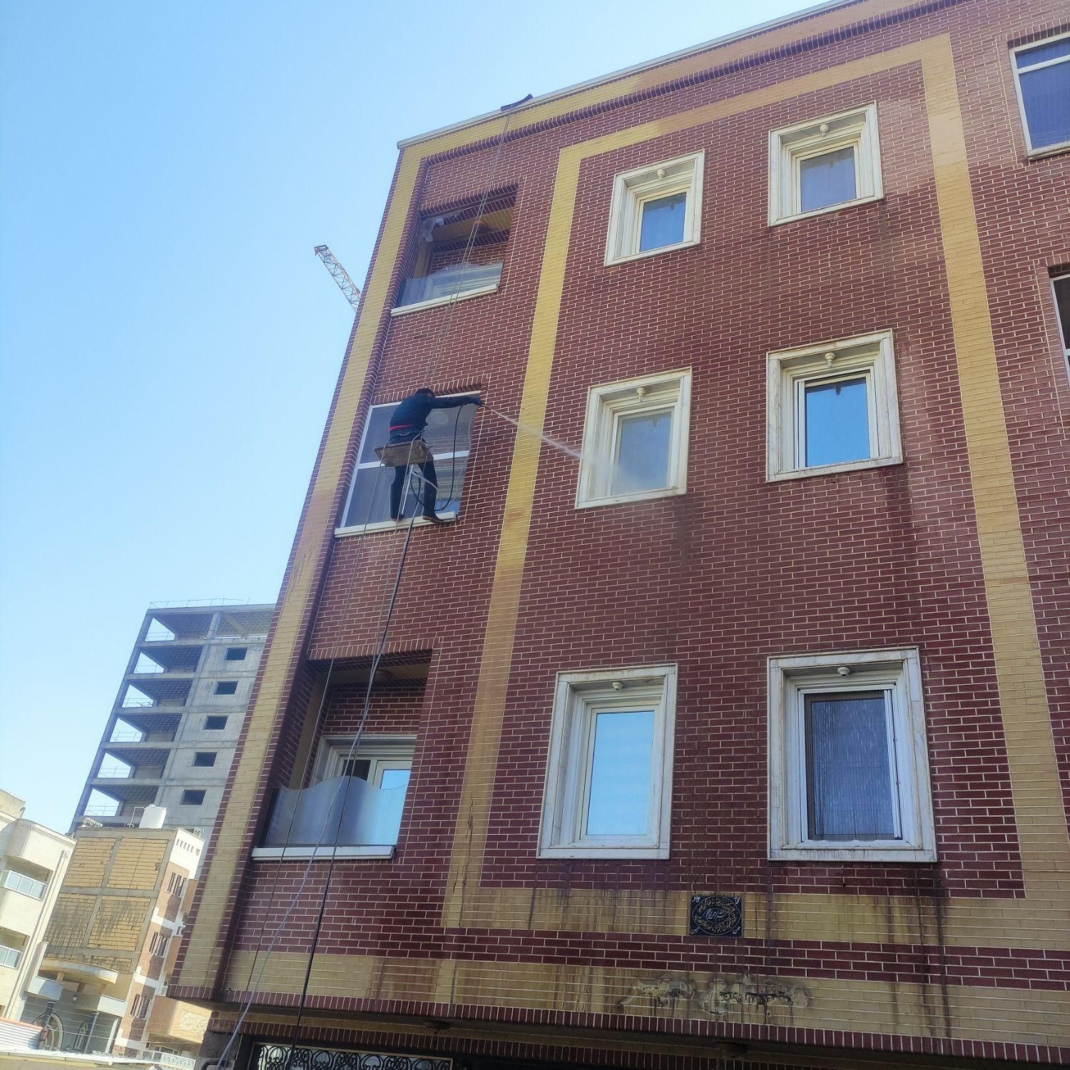 راپل کار در ارتفاع نماشویی پیچ رولپلاک با طناب|خدمات نظافت|قم, انسجام|دیوار