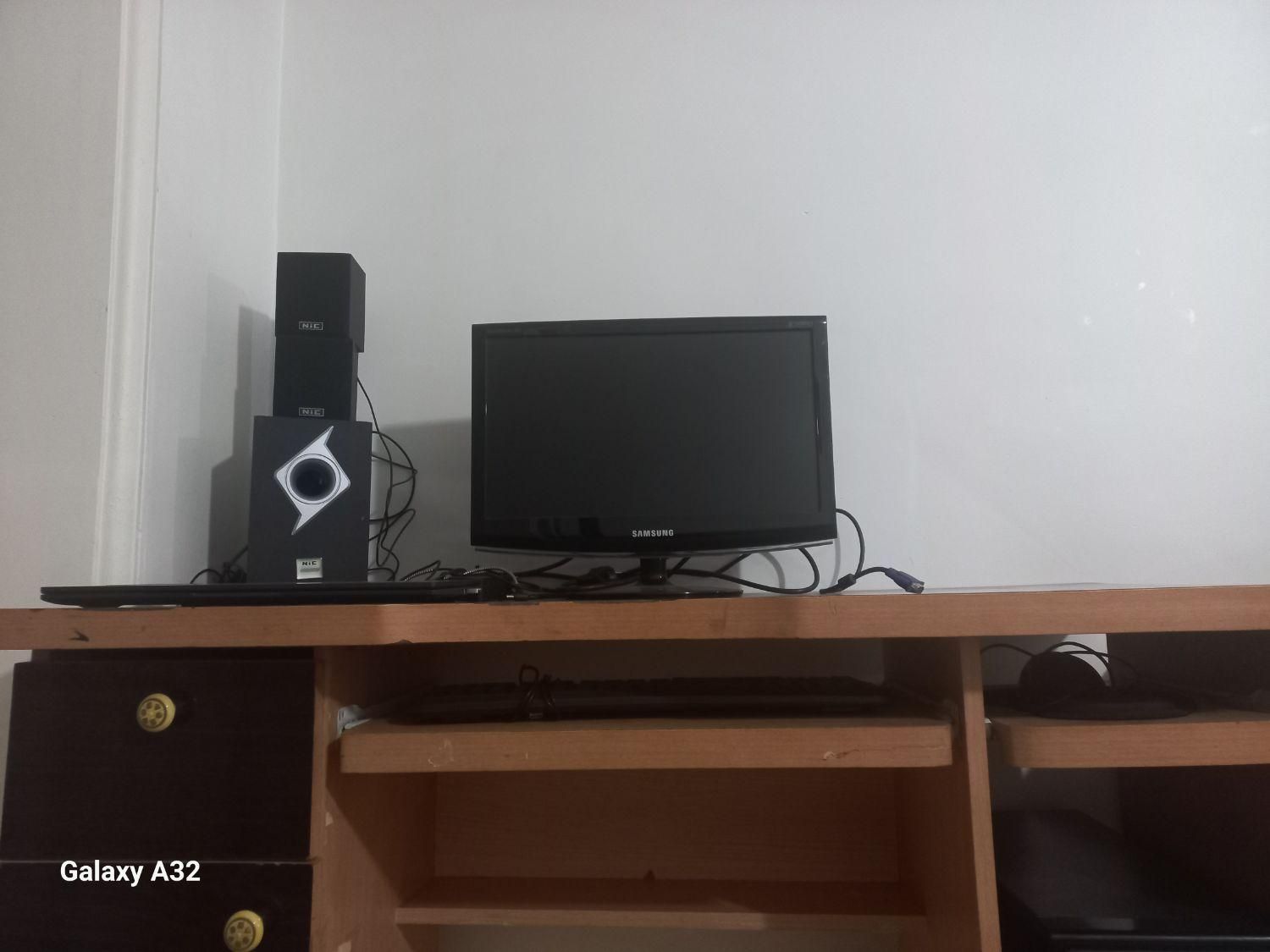 کامپیوتر|رایانه رومیزی|اندیشه, |دیوار