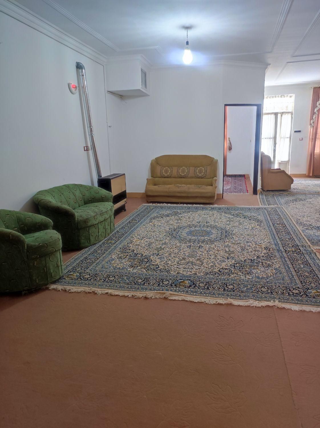 اجاره ویلایی 150متری با پارکینگ در محله شیک|اجارهٔ کوتاه‌مدت آپارتمان و سوئیت|رفسنجان, |دیوار