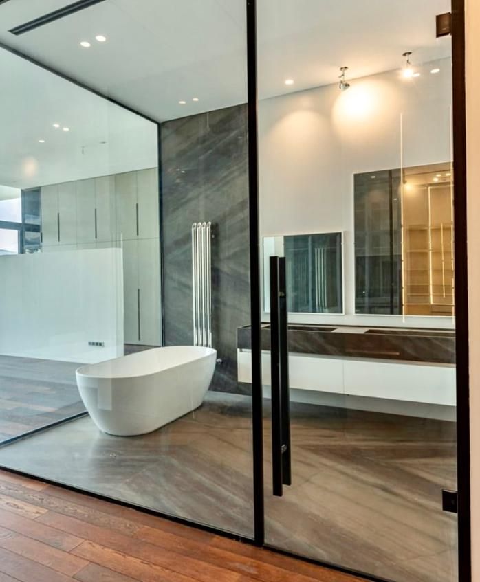 ۳۰۰متر برج مدرن با ویوو شهر و کوهستان