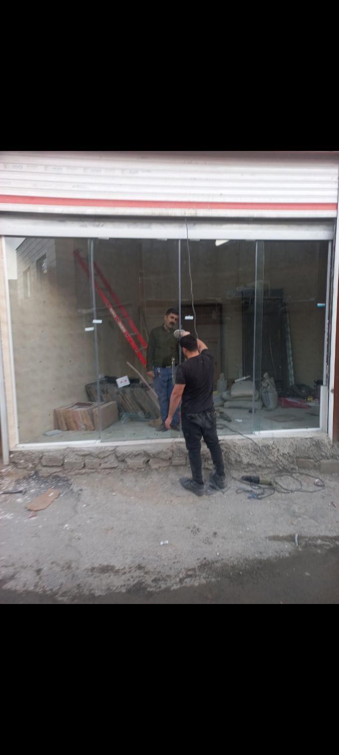 شیشه سکوریت وکرکره برقی وشیشه بالکنی بهنام|خدمات پیشه و مهارت|سنندج, |دیوار