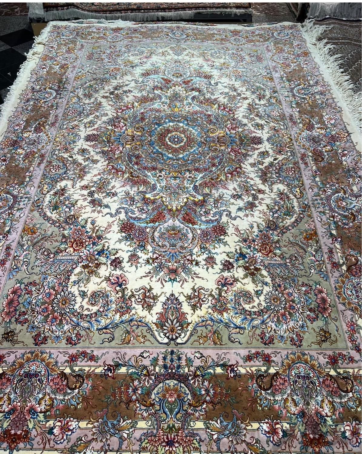 فرش دستباف خریدار ابریشم دستبافت|فرش|تهران, آجودانیه|دیوار