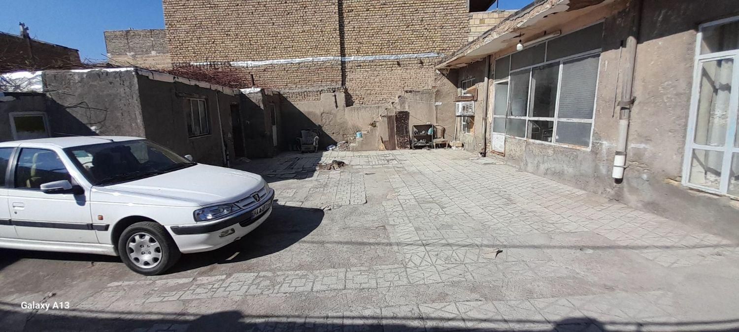 فروش ۲۵۰ متر زمین خانه کلنگی ویلایی سر2نبش معقول۲۴|فروش خانه و ویلا|مشهد, شهید معقول|دیوار