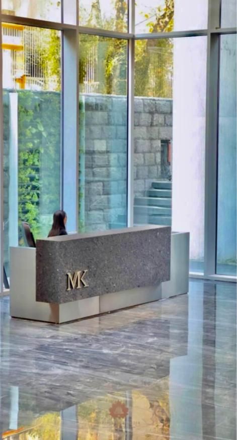 ۳۰۰متر برج مدرن با ویوو شهر و کوهستان