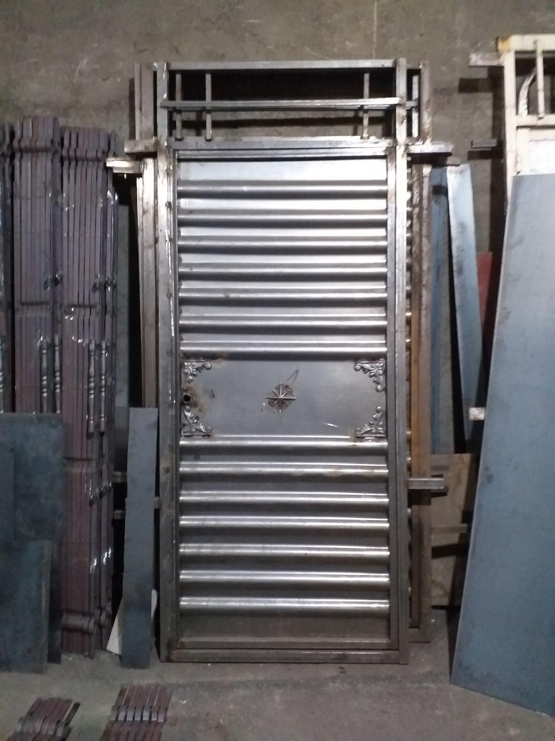 درب حیاطی ساده وشیک درحیاط جدید ماشین رو نفررو|مصالح و تجهیزات ساختمان|مشهد, پنجتن|دیوار