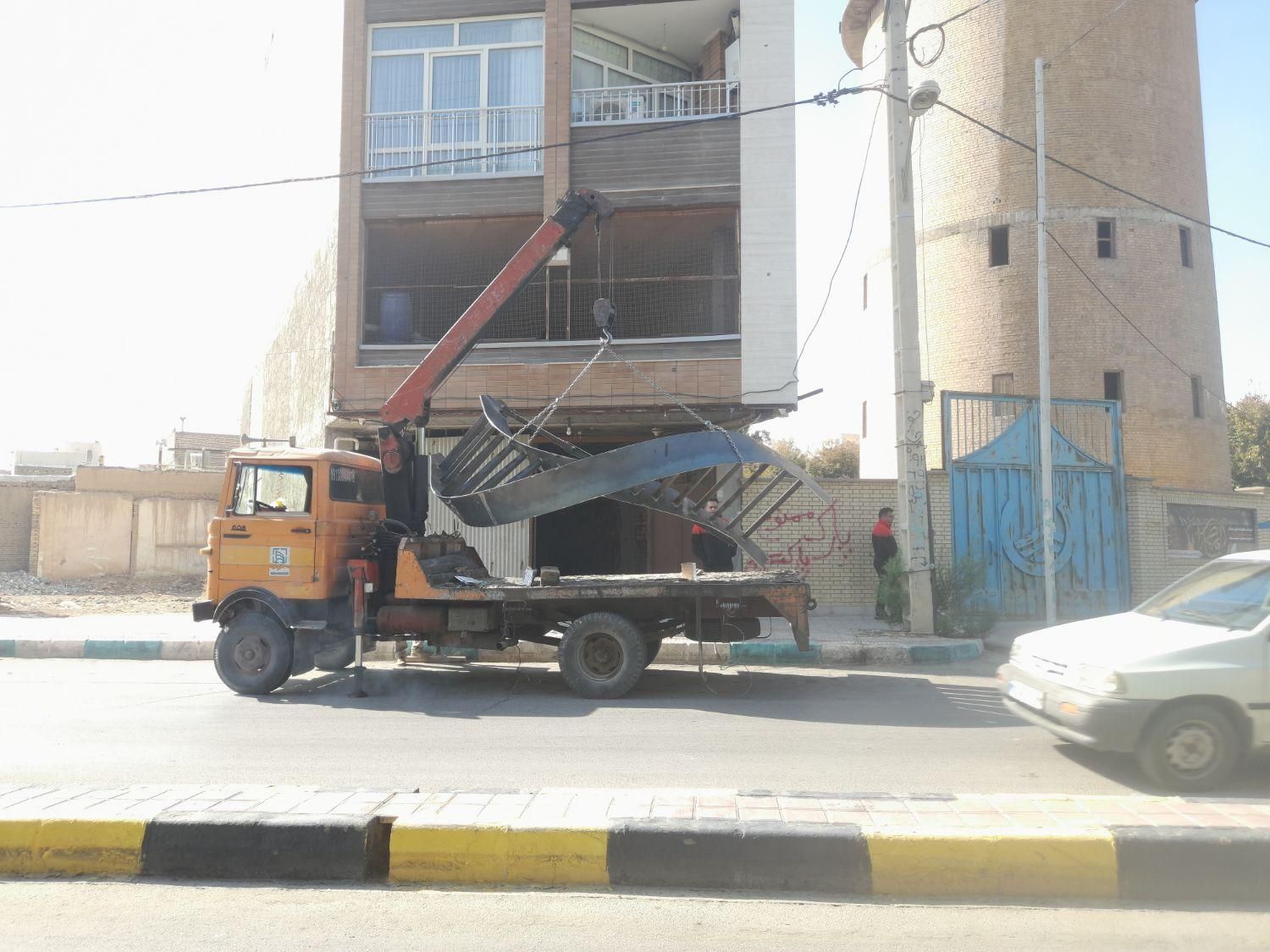 جرثقیل ۳ تن دکل ۱۲ متری‌ (سبدار)|خدمات حمل و نقل|خمینی‌شهر, |دیوار